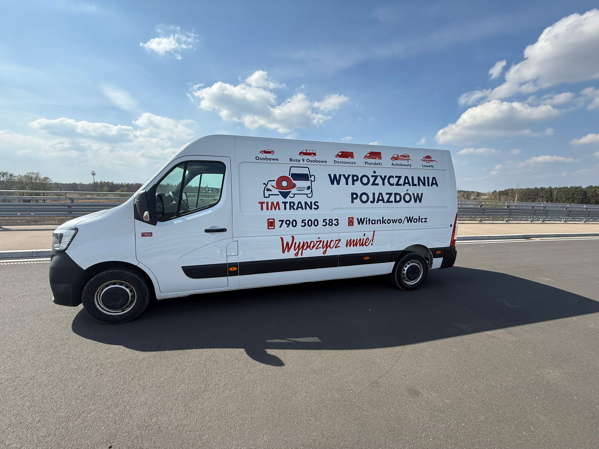 Biały Renault Master dostawczy Tim Trans